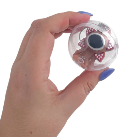 Игрушки в капсулах 48 мм Брелок Очень странные дела 100 шт/уп